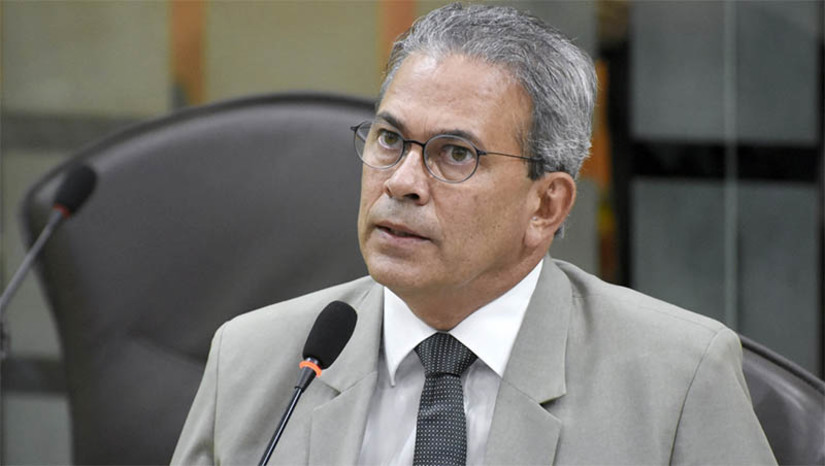 Imagem 1 - Assessoria diz que o deputado Hermano Morais permanece estável e consciente. O parlamentar foi internado no sábado (9), em Recife/PE, após ser diagnosticado com um aneurisma cerebral. A última informação repassada por sua assessoria afirma que Hermano Morais passou por um procedimento endovascular, que identificou uma má-formação arteriovenosa cerebral. Ele será submetido a novo procedimento, ainda sem data definida. Imagem 1 - Assessoria diz que o deputado Hermano Morais permanece estável e consciente. O parlamentar foi internado no sábado (9), em Recife/PE, após ser diagnosticado com um aneurisma cerebral. A última informação repassada por sua assessoria afirma que Hermano Morais passou por um procedimento endovascular, que identificou uma má-formação arteriovenosa cerebral. Ele será submetido a novo procedimento, ainda sem data definida.
