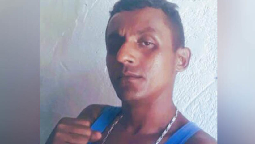 Imagem 1 - Polícia registra homicídio no final de semana, no município de Areia Branca. O crime aconteceu no sábado (16). Francisco Jonatas de Souza Silva, conhecido como “Kikinho”, de 34 anos, foi assassinado a tiros, no bairro Nordeste. A vítima, que trabalhava como mototaxista, foi surpreendida por um único suspeito, que se aproximou já desferindo disparos contra ela, que não teve tempo de reagir. O atirador fugiu em seguida. A motivação do crime, bem como sua autoria, serão investigados pela polícia civil. Imagem 1 - Polícia registra homicídio no final de semana, no município de Areia Branca. O crime aconteceu no sábado (16). Francisco Jonatas de Souza Silva, conhecido como “Kikinho”, de 34 anos, foi assassinado a tiros, no bairro Nordeste. A vítima, que trabalhava como mototaxista, foi surpreendida por um único suspeito, que se aproximou já desferindo disparos contra ela, que não teve tempo de reagir. O atirador fugiu em seguida. A motivação do crime, bem como sua autoria, serão investigados pela polícia civil.
