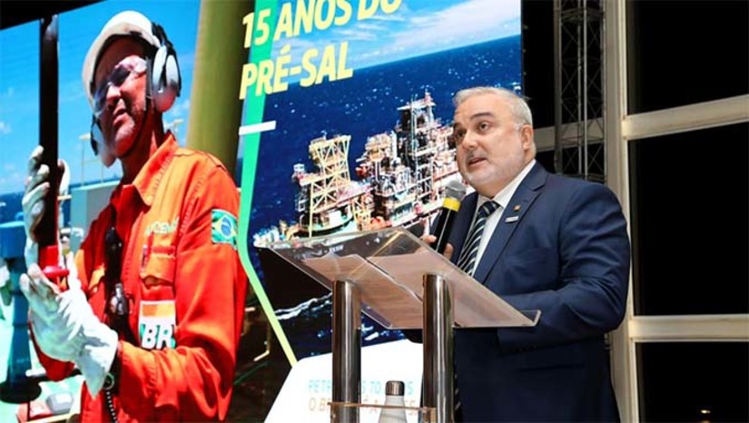 Imagem 1 -  15 anos depois de começar a extrair óleo da camada do pre-sal no litoral do sudeste do País, a Petrobras, finalmente, deve começar a fazer o mesmo na costa do Rio Grande do Norte e Ceará – Margem Equatorial, que vai até a costa do estado do Amapá. Para começar a produzir no litoral do Rio Grande do Norte, o presidente da estatal brasileira, Jean Paul Prates, disse que aguarda somente a última licença do IBAMA, o que deve ser expedito ainda neste mês de setembro, para que os trabalhos comecem antes de novembro.