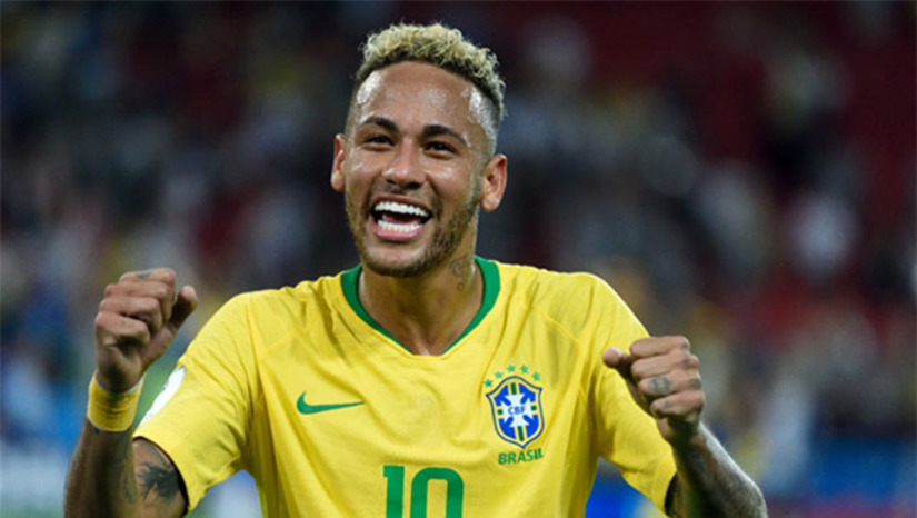 Imagem 1 -  Neymar precisou de menos jogos do que Donovan para chegar a 58 assistências, com o ala do Al Hilal alcançando a marca histórica em 126 partidas pela Seleção. O jogador de 31 anos, que deu três assistências em um único jogo contra El Salvador em 2018, faz um gol a cada dois jogos pelo Brasil e tem um recorde espetacular de 137 gols/assistências em 126 partidas.
