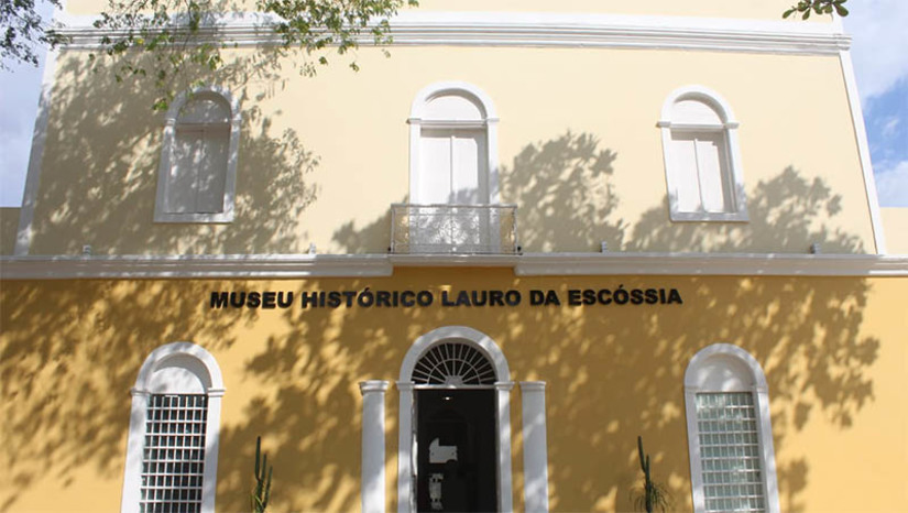 Imagem 1 - Reforma do Museu Histórico Lauro da Escóssia será entregue neste sábado, 23. As instalações do prédio receberam melhorias que oportunizam melhor estrutura ao museu. O evento terá início às 17h. A acessibilidade foi objeto da reforma, que possibilitou a instalação de rampas e de um elevador. Outra melhoria refere-se à ativação, na Pinacoteca Municipal, de quatro salas multiúso, que podem, por exemplo, receber exposições. Houve também renovação da pintura e da iluminação, e a instalação de um sistema de combate a incêndios. Além disso, ainda como parte do trabalho desenvolvido, a Praça Manoel Nunes da Paz, localizada em frente ao Museu, recebeu iluminação em Led e câmeras de segurança. As instalações do prédio receberam melhorias que oportunizam melhor estrutura ao museu. O evento terá início às 17h. A acessibilidade foi objeto da reforma, que possibilitou a instalação de rampas e de um elevador. Outra melhoria refere-se à ativação, na Pinacoteca Municipal, de quatro salas multiúso, que podem, por exemplo, receber exposições. Houve também renovação da pintura e da iluminação, e a instalação de um sistema de combate a incêndios. Além disso, ainda como parte do trabalho desenvolvido, a Praça Manoel Nunes da Paz, localizada em frente ao Museu, recebeu iluminação em Led e câmeras de segurança. Imagem 1 - Reforma do Museu Histórico Lauro da Escóssia será entregue neste sábado, 23. As instalações do prédio receberam melhorias que oportunizam melhor estrutura ao museu. O evento terá início às 17h. A acessibilidade foi objeto da reforma, que possibilitou a instalação de rampas e de um elevador. Outra melhoria refere-se à ativação, na Pinacoteca Municipal, de quatro salas multiúso, que podem, por exemplo, receber exposições. Houve também renovação da pintura e da iluminação, e a instalação de um sistema de combate a incêndios. Além disso, ainda como parte do trabalho desenvolvido, a Praça Manoel Nunes da Paz, localizada em frente ao Museu, recebeu iluminação em Led e câmeras de segurança. As instalações do prédio receberam melhorias que oportunizam melhor estrutura ao museu. O evento terá início às 17h. A acessibilidade foi objeto da reforma, que possibilitou a instalação de rampas e de um elevador. Outra melhoria refere-se à ativação, na Pinacoteca Municipal, de quatro salas multiúso, que podem, por exemplo, receber exposições. Houve também renovação da pintura e da iluminação, e a instalação de um sistema de combate a incêndios. Além disso, ainda como parte do trabalho desenvolvido, a Praça Manoel Nunes da Paz, localizada em frente ao Museu, recebeu iluminação em Led e câmeras de segurança.