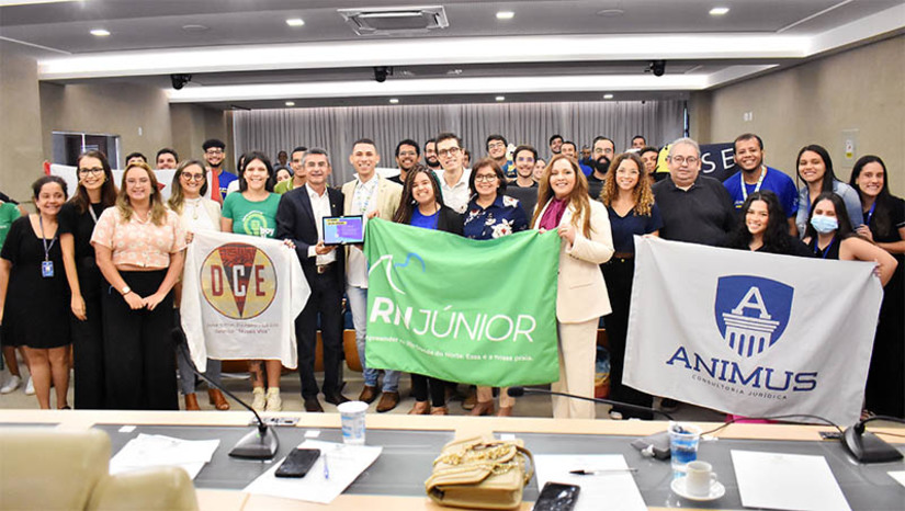 Imagem 1 - Deputado promove audiência na ALRN pelo fortalecimento da educação empreendedora dos jovens. "Treze anos da RN JR - a importância da educação empreendedora como forma de qualificação profissional dos estudantes" foi o tema da audiência, promovida pelo mandato do deputado Francisco do PT, nesta segunda (25), que contribuiu para dar mais visibilidade à relevância do RN Júnior no debate público, além de apoiar a educação empreendedora. Imagem 1 - Deputado promove audiência na ALRN pelo fortalecimento da educação empreendedora dos jovens. "Treze anos da RN JR - a importância da educação empreendedora como forma de qualificação profissional dos estudantes" foi o tema da audiência, promovida pelo mandato do deputado Francisco do PT, nesta segunda (25), que contribuiu para dar mais visibilidade à relevância do RN Júnior no debate público, além de apoiar a educação empreendedora.