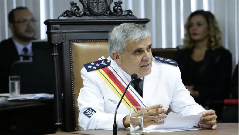 Imagem 1 -  [COLUNA ESPLANADA] Em meio ao desgaste provocado pelo envolvimento de militares em escândalos de corrupção vinculados ao ex-governo Jair Bolsonaro, o Tenente Brigadeiro do Ar, Francisco Joseli Parente Camelo, que comanda o Superior Tribunal Militar (STM), tem reiterado e reafirmado termos como “democracia”, “diálogo constante” e “tolerância”. Na quinta-feira, 21, enquanto o noticiário fervia com novas revelações sobre a delação do tenente-coronel Mauro Cid, o presidente do STM condecorou com a Ordem do Mérito Judiciário Militar a ministra Rosa Weber (presidente do STF), o senador Rodrigo Pacheco (PSD/MG), entre outras autoridades. No discurso, o tenente brigadeiro, citando Rosa Weber, asseverou: “Em uma democracia, maiorias e minorias - como protagonistas relevantes do processo decisório - hão de conviver sob a égide dos mecanismos constitucionais”.