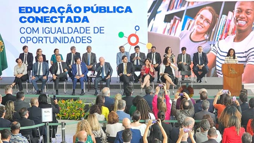 Imagem 1 -   No Rio Grande do Norte, o desafio é garantir o acesso à internet de qualidade em 681 instituições de ensino, 25% das 2.760 escolas públicas de educação básica no estado. Atualmente, o Rio Grande do Norte já conta com 2.079 colégios com acesso à banda larga fixa de fibra óptica. Outro desafio é garantir conexão por Wi-Fi, o que vai envolver 1.202 instituições de ensino públicas potiguares. No país como um todo, iniciativa do Governo Federal vai garantir conexão de qualidade a 138 mil escolas de educação básica, com investimento de R＄ 8,8 bilhões