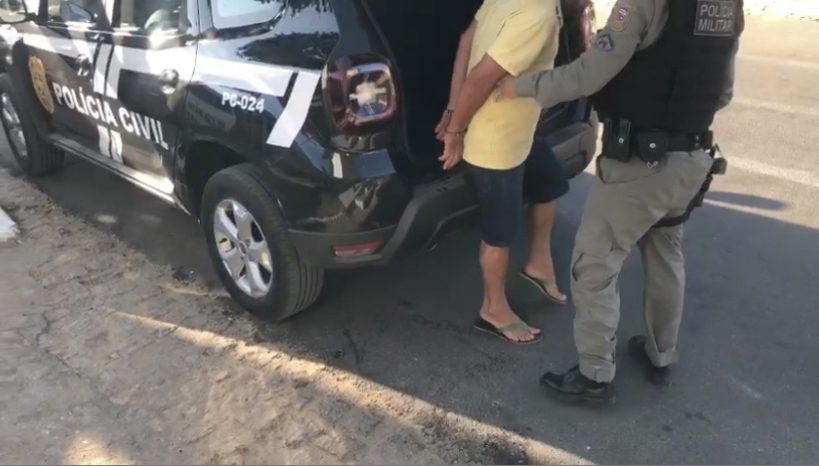 Imagem 1 -  Suspeito de estuprar e ameaçar criança de 8 anos é preso no município de Paraná/RN. O crime teria acontecido no final de 2022, mas o suspeito, um homem, de 40 anos, estava respondendo ao processo em liberdade. No entanto, de acordo com o delegado de Luís Gomes, Hércules Freitas, o homem estava ameaçando a vítimas e as testemunhas, que também são crianças. Por este motivos, a justiça expediu um mandado de prisão preventiva contra ele, que foi cumprido nesta segunda-feira (2). 