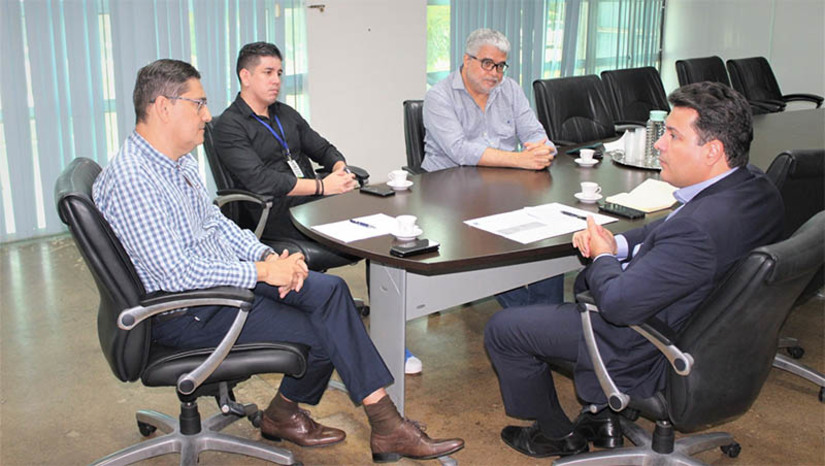 Imagem 1 - EUA vão financiar um projeto de modernização na área de TI e Comunicação para o RN. A ideia é que a Agência de Comércio e Desenvolvimento (USTDA) americana preste assistência técnica ao Estado, através de recomendações voltadas à expansão da sua rede de banda larga, bem como à atualização e consolidação da sua infraestrutura de data centers. O extrato do Termo de Doação celebrado entre a USTDA e o Governo do RN, por meio da Secretaria da Administração (Sead), foi publicado nesta quarta-feira (4) no Diário Oficial do Estado. Imagem 1 - EUA vão financiar um projeto de modernização na área de TI e Comunicação para o RN. A ideia é que a Agência de Comércio e Desenvolvimento (USTDA) americana preste assistência técnica ao Estado, através de recomendações voltadas à expansão da sua rede de banda larga, bem como à atualização e consolidação da sua infraestrutura de data centers. O extrato do Termo de Doação celebrado entre a USTDA e o Governo do RN, por meio da Secretaria da Administração (Sead), foi publicado nesta quarta-feira (4) no Diário Oficial do Estado.