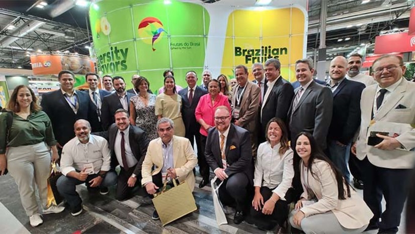 Imagem 1 - Principal segmento do agronegócio do Rio Grande do Norte, produção de frutas tem potencial para dobrar de tamanho, desde que haja mercado consumidor. A fruticultura é o segmento mais pujante do agronegócio potiguar. Em 2022, o RN produziu cerca de 350 mil toneladas de frutas. Desse total, cerca de 260 mil foram exportados e só o melão respondeu por 150 mil toneladas que são produzidas em cerca de 20 mil hectares plantados. O cultivo de frutas gera aproximadamente 35 mil empregos ao longo do ano, número que pode dobrar em pouco tempo caso haja mercado. Imagem 1 - Principal segmento do agronegócio do Rio Grande do Norte, produção de frutas tem potencial para dobrar de tamanho, desde que haja mercado consumidor. A fruticultura é o segmento mais pujante do agronegócio potiguar. Em 2022, o RN produziu cerca de 350 mil toneladas de frutas. Desse total, cerca de 260 mil foram exportados e só o melão respondeu por 150 mil toneladas que são produzidas em cerca de 20 mil hectares plantados. O cultivo de frutas gera aproximadamente 35 mil empregos ao longo do ano, número que pode dobrar em pouco tempo caso haja mercado.
