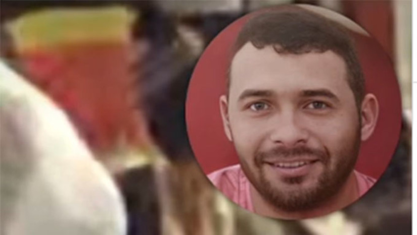 Imagem 1 -  Momento do ataque, haviam crianças e idosos por perto. Uma criança foi alvejada e levada para o Hospital Regional de Pau dos Ferros. Não corre risco de morte.   Antônio Romário, baleado várias vezes e morreu no local, havia sido preso no dia 6 de novembro de 2015 e absolvido em julho de 2017 do assassinato do comerciante Galego de Bastião, ocorrido no dia 5 de novembro de 2015, em Lucrécia.   Este crime teria sido uma vingança patrocinada por Humberto Patrick Cavalcante de Oliveira e Marcelo Oliveira da Silva e o pistoleiro Ezequias Agostinho da Silva, o Galego Feio, e foi esclarecido na Operação Laços de Sangue, que investiga guerra entre famílias no Alto Oeste do Rio Grande do Norte e Alto Sertão da Paraíba que começou há cerca de 4 décadas.