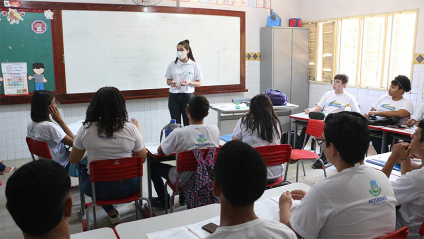 Imagem 1 - Mais de 930 participantes do “Jovem do Futuro” recebem duas parcelas das bolsas do programa. O pagamento da bolsa foi realizado nesta segunda-feira (9). A comissão organizadora segue, agora, no processo de regulação dos dados cadastrais de jovens que não preencheram em tempo hábil o formulário de abertura de conta para encaminhar à Caixa Econômica Federal. Imagem 1 - Mais de 930 participantes do “Jovem do Futuro” recebem duas parcelas das bolsas do programa. O pagamento da bolsa foi realizado nesta segunda-feira (9). A comissão organizadora segue, agora, no processo de regulação dos dados cadastrais de jovens que não preencheram em tempo hábil o formulário de abertura de conta para encaminhar à Caixa Econômica Federal.