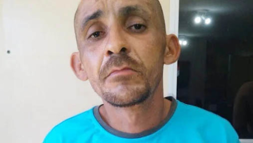 Imagem 1 - “Boy Edilson” é encontrado morto em estrada carroçável do município de Assú. O corpo de Edson Xavier da Silva, de 38 anos, foi encontrado no bairro Parati 2000. De acordo com o delegado Roberto Moura, o local do crime não tinha muito movimento e, por isso, não foi possível encontrar testemunhas. Um parente informou à polícia que Edson vivia nas ruas e já tinha várias passagens pelo sistema prisional, respondendo a vários processos. A delegacia de Assú vai investigar o caso. Imagem 1 - “Boy Edilson” é encontrado morto em estrada carroçável do município de Assú. O corpo de Edson Xavier da Silva, de 38 anos, foi encontrado no bairro Parati 2000. De acordo com o delegado Roberto Moura, o local do crime não tinha muito movimento e, por isso, não foi possível encontrar testemunhas. Um parente informou à polícia que Edson vivia nas ruas e já tinha várias passagens pelo sistema prisional, respondendo a vários processos. A delegacia de Assú vai investigar o caso.