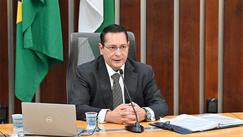 Imagem 1 -  Presidente da ALRN apresenta requerimento voltados a municípios das regiões Trairi e Agreste. As solicitações, realizadas pelo deputado Ezequiel Ferreira, envolvem as áreas de infraestrutura, saúde, educação, transporte, entre outros. Entre os requerimento está aumento do efetivo policial para a cidade de Arez, obras de pavimentação para Nova Cruz, uma ambulância da Boa Saúde e realização de estudo para melhoria da oferta de água na zona rural de Serra Caiada.