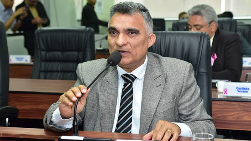 Imagem 1 - “Que falta de transparência enorme. Falta de respeito, eu diria até, com a população de Mossoró e dos demais municípios potiguares. Essa discussão precisaria ter sido de conhecimento de todos, porque diz respeito ao interesse de todos, pois todos precisam do acesso à água, e água de qualidade e em quantidade suficiente”, protestou Francisco Carlos. Ainda segundo Francisco Carlos, a CAERN recebeu concessão para explorar o abastecimento de água e o saneamento de Mossoró em 2005, com aprovação Câmara Municipal. Porém, claramente a CAERN não cumpriu com o contrato e, com poucas pessoas sabendo, renovou este contrato há cerca de 2 anos até 2051. “Precisamos saber os termos deste contrato”, diz. Imagem 1 - “Que falta de transparência enorme. Falta de respeito, eu diria até, com a população de Mossoró e dos demais municípios potiguares. Essa discussão precisaria ter sido de conhecimento de todos, porque diz respeito ao interesse de todos, pois todos precisam do acesso à água, e água de qualidade e em quantidade suficiente”, protestou Francisco Carlos. Ainda segundo Francisco Carlos, a CAERN recebeu concessão para explorar o abastecimento de água e o saneamento de Mossoró em 2005, com aprovação Câmara Municipal. Porém, claramente a CAERN não cumpriu com o contrato e, com poucas pessoas sabendo, renovou este contrato há cerca de 2 anos até 2051. “Precisamos saber os termos deste contrato”, diz.
