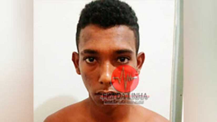 Imagem 1 -  Preso do semiaberto tem casa invadida e é assassinado a tiros no Planalto 13 de Maio. De acordo com informações da Polícia Militar, criminosos arrombaram a porta de entrada da casa onde estava Iago Lucas Nascimento Costa, de 24 anos, e o executaram, por volta das 3h desta quinta-feira (12). A vítima respondia processo na justiça por crime de roubo majorado, inclusive com condenação. No mês de setembro saiu para o regime aberto, tendo que assinar mensalmente a ficha de presença da justiça.
