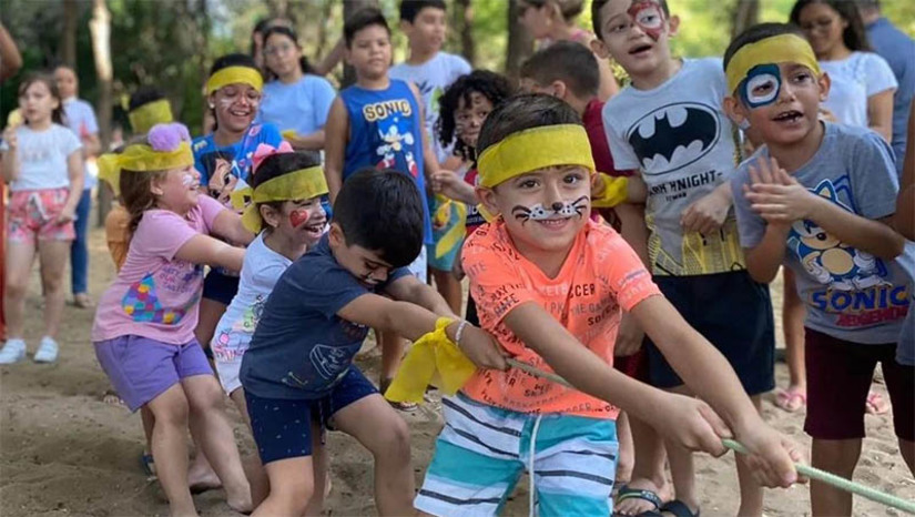 Imagem 1 - PMM prepara gincanas, oficinas e brincadeiras alusivas ao Dia da Criança no Parque Municipal. A criançada está convidada a comparecer ao local, das 15h às 17h nos dias 18, 19 e 20 para participar da programação especial.O objetivo é ensinar aos pequeninos que eles precisam proteger e cuidar bem da natureza como a fauna, flora e o bioma. Haverá momentos de muita diversão. O evento terá trilhas ecológicas, oficinas de pinturas, pinturas de rosto, apresentação teatral, teatro de bonecos e música. Além disso, contará com o ponto de inclusão com fone de ouvido para abafar o som, prancha de comunicação alternativa e intérpretes de libras. Imagem 1 - PMM prepara gincanas, oficinas e brincadeiras alusivas ao Dia da Criança no Parque Municipal. A criançada está convidada a comparecer ao local, das 15h às 17h nos dias 18, 19 e 20 para participar da programação especial.O objetivo é ensinar aos pequeninos que eles precisam proteger e cuidar bem da natureza como a fauna, flora e o bioma. Haverá momentos de muita diversão. O evento terá trilhas ecológicas, oficinas de pinturas, pinturas de rosto, apresentação teatral, teatro de bonecos e música. Além disso, contará com o ponto de inclusão com fone de ouvido para abafar o som, prancha de comunicação alternativa e intérpretes de libras.