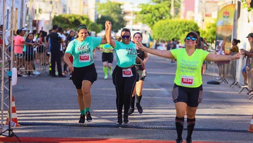 Imagem 1 - A corrida acontecerá em dois momentos: para as crianças no dia 09 de dezembro e para adultos no dia 10, ambos com largada em frente à Praça do Museu Lauro da Escóssia, na avenida Jerônimo Dix-neuf Rosado, passando em frente à Catedral de Santa Luzia. Conforme o regulamento, o percurso da corrida terá duas distâncias: cinco e dez quilômetros, com participação de pessoas de ambos os sexos. Regulamento, informações e inscrição no site da T_Esportes (https://tesportes.com.br/). Imagem 1 - A corrida acontecerá em dois momentos: para as crianças no dia 09 de dezembro e para adultos no dia 10, ambos com largada em frente à Praça do Museu Lauro da Escóssia, na avenida Jerônimo Dix-neuf Rosado, passando em frente à Catedral de Santa Luzia. Conforme o regulamento, o percurso da corrida terá duas distâncias: cinco e dez quilômetros, com participação de pessoas de ambos os sexos. Regulamento, informações e inscrição no site da T_Esportes (https://tesportes.com.br/).