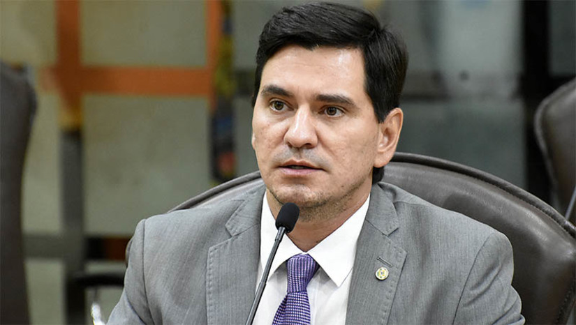 Imagem 1 -  Audiência na ALRN vai discutir a implantação do porto-indústria entre Caiçara do Norte e São Bento do Norte. O debate, de proposição do deputado George Soares (PV), acontecerá nesta quinta-feira (26), às 14h. “A audiência é um evento para discutir o futuro energético do estado e suas implicações econômicas e ambientais. O hidrogênio verde é uma inovação que pode nos tornar mais autossuficientes energeticamente e abrir portas para novas oportunidades de exportação e colaboração internacional. Estamos falando de uma economia verde que gera empregos e protege o nosso planeta”, enfatizou o deputado. 