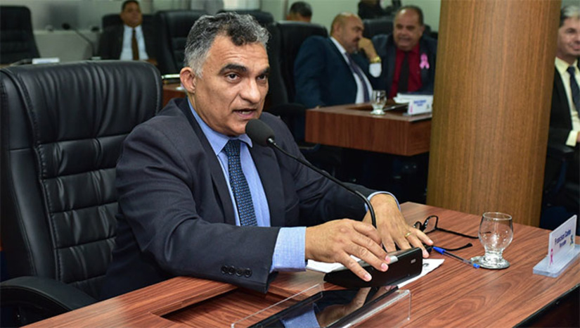 Imagem 1 -  O contrato de concessão dado a CAERN em 2005, para abastecer Mossoró, seria encerrado em 2025, mas em 2021, este contrato foi renovado por 30 anos, mesmo diante de reclamações duras por parte da população de Mossoró. "Nesta reunião, a direção geral da CAERN vai esclarecer os fatos a população de Mossoró", acrescenta o vereador Francisco Carlos, que aprovou requerimento neste sentido.