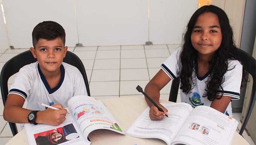 Imagem 1 -  A Prefeitura de Mossoró, por meio da Secretaria Municipal de Educação (SME), está mobilizando mais de 2,4 mil estudantes, de 5º e 9º ano do Ensino Fundamental, de 45 escolas, que irão se submeter ao teste nos próximos dias. No primeiro dia de aplicação das provas, nesta terça-feira (24), a Escola Municipal Maurício Fernandes da Silva, por exemplo, garantiu a participação de 100% dos alunos das turmas de 5º e 9º ano.