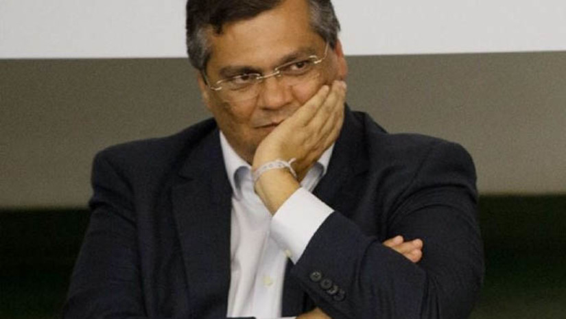 Imagem 1 -  [COLUNA ESPLANADA] A derrota inédita do Governo no Senado - com a rejeição de Igor Roque para o comando da Defensoria Pública da União (DPU) - estremeceu a possível indicação do ministro da Justiça, Flávio Dino, para o Supremo Tribunal Federal (STF). É fato que a base do Planalto na Casa é movediça, mas o placar da rejeição - 38 votos contrários, 35 favoráveis e uma abstenção – surpreendeu líderes do Governo e ministros. O presidente Lula assumiu pessoalmente a interlocução com senadores. Há uma ciumeira instalada depois que o Governo cedeu cargos no primeiro escalão para indicações da Câmara. Para piorar, Flávio Dino não tem bom trânsito entre senadores. A oposição tem emitido alertas de que, se Lula o escolher, vai dificultar a confirmação do nome dele no Senado e nas redes sociais.