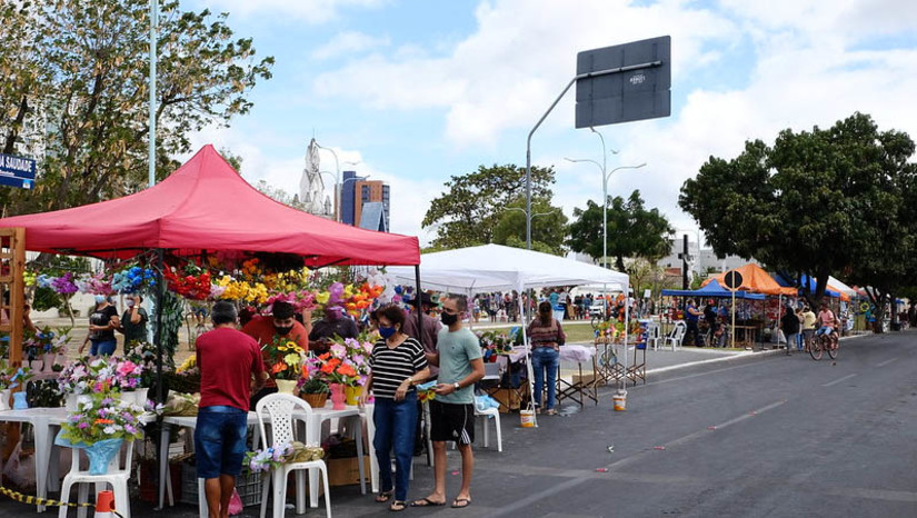Imagem 1 - PMM convoca comerciantes habilitados a vender nos cemitérios para realizar o credenciamento. O processo de credenciamento ocorrerá das 8h às 12h e das 14h às 16h, na Biblioteca Municipal nesta sexta-feira, 27. O ato é voltado para ambulantes e vendedores que realizaram o cadastro e estão habilitados para comercialização nos espaços disponíveis nos cemitérios São Sebastião e Novo Tempo. Imagem 1 - PMM convoca comerciantes habilitados a vender nos cemitérios para realizar o credenciamento. O processo de credenciamento ocorrerá das 8h às 12h e das 14h às 16h, na Biblioteca Municipal nesta sexta-feira, 27. O ato é voltado para ambulantes e vendedores que realizaram o cadastro e estão habilitados para comercialização nos espaços disponíveis nos cemitérios São Sebastião e Novo Tempo.