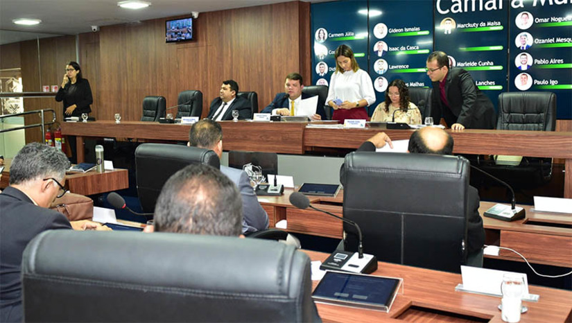 Imagem 1 -  PL que homologa a revisão do Plano Municipal para a Infância e Adolescência será votado na segunda (30) na CMM. A votação está prevista para as 10h. A convocação para a sessão extraordinária é feita pelo Ato da Presidência nº 20, de 27 de outubro de 2023. O Projeto de Lei do Executivo n° 72/202 é de autoria do executivo. Documento de planejamento, o PMIA identifica os problemas locais que mais afetam a vida das crianças e dos adolescentes no município e aponta estratégias e soluções.