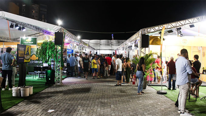 Imagem 1 - Evento teve abertura oficial nesta sexta-feira, 27, com a presença das principais autoridades do Estado, na Estação das Artes Elizeu Ventania, em Mossoró. Os organizadores do evento esperam a visita de pelo menos 30 mil pessoas de todo o Oeste do Rio Grande do Norte, durante os 3 dias de evento. Governo do Estado e Prefeitura de Mossoró destacam a importância do evento para a economia regional. Imagem 1 - Evento teve abertura oficial nesta sexta-feira, 27, com a presença das principais autoridades do Estado, na Estação das Artes Elizeu Ventania, em Mossoró. Os organizadores do evento esperam a visita de pelo menos 30 mil pessoas de todo o Oeste do Rio Grande do Norte, durante os 3 dias de evento. Governo do Estado e Prefeitura de Mossoró destacam a importância do evento para a economia regional.
