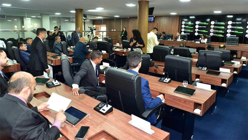 Imagem 1 - Vereadores aprovam o novo Plano Municipal para a Infância e Adolescência de Mossoró. A votação aconteceu em sessão extraordinária realizada nesta segunda-feira (30). A aprovação, na prática, homologa a revisão do PMIA, prevista no Projeto de Lei do Executivo n° 72/2023, aprovado por unanimidade. O Plano Municipal para a Infância e Adolescência sistematiza, em um único documento, a política local de atenção e cuidado, através da promoção e defesa dos direitos da criança e do adolescente. Imagem 1 - Vereadores aprovam o novo Plano Municipal para a Infância e Adolescência de Mossoró. A votação aconteceu em sessão extraordinária realizada nesta segunda-feira (30). A aprovação, na prática, homologa a revisão do PMIA, prevista no Projeto de Lei do Executivo n° 72/2023, aprovado por unanimidade. O Plano Municipal para a Infância e Adolescência sistematiza, em um único documento, a política local de atenção e cuidado, através da promoção e defesa dos direitos da criança e do adolescente.