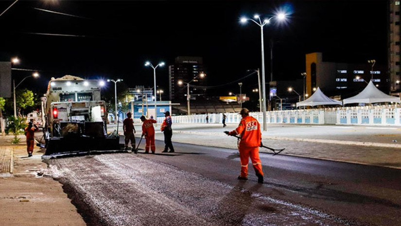 Imagem 1 - Neste primeiro dia de trabalho, será fechado o trecho da Avenida Rio Branco que que compreende entre a Avenida Augusto Severo, no Centro, com a Rua Coelho Neto. Já no sábado, o trabalho será realizado da Av Augusto Severo até a Av Prudente de Morais. Este trabalho tem continuidade no domingo. Já na próxima segunda-feira, serão feitos os contornos deste trecho. O trabalho está dentro do Programa Mossoró Realiza Imagem 1 - Neste primeiro dia de trabalho, será fechado o trecho da Avenida Rio Branco que que compreende entre a Avenida Augusto Severo, no Centro, com a Rua Coelho Neto. Já no sábado, o trabalho será realizado da Av Augusto Severo até a Av Prudente de Morais. Este trabalho tem continuidade no domingo. Já na próxima segunda-feira, serão feitos os contornos deste trecho. O trabalho está dentro do Programa Mossoró Realiza