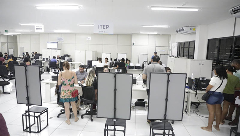 Imagem 1 - Apesar de o Governo do RN ter decretado ponto facultativo para esta sexta, todas as unidades estarão abertas somente para entrega de RG, das 7h às 13h. A medida considera a proximidade do Exame Nacional do Ensino Médio (ENEM), marcado para o domingo (05), e a necessidade de muitos cidadãos resgatarem suas carteiras de identidade para realização das provas, o que torna a disponibilidade do serviço de entrega desses documentos essencial. Imagem 1 - Apesar de o Governo do RN ter decretado ponto facultativo para esta sexta, todas as unidades estarão abertas somente para entrega de RG, das 7h às 13h. A medida considera a proximidade do Exame Nacional do Ensino Médio (ENEM), marcado para o domingo (05), e a necessidade de muitos cidadãos resgatarem suas carteiras de identidade para realização das provas, o que torna a disponibilidade do serviço de entrega desses documentos essencial.