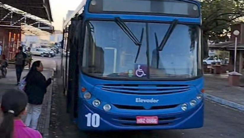 Imagem 1 -  Mossoró terá ônibus gratuito para estudantes que vão fazer o Enem; confira os horários das linhas. A operação acontecerá nas duas datas da seleção, próximos domingos, dias 5 e 12 de novembro. O funcionamento grátis do serviço é resultado de parceria entre a concessionária do transporte coletivo, Cidade do Sol, e a Prefeitura de Mossoró. As linhas Vingt Rosado, Nova Vida, Sumaré, Belo Horizonte/Bom Jesus, Shopping/Macarrão, além da Nova Mossoró, Planalto e Odete Rosado partirão dos bairros, com destino aos locais de prova, às 11h30. O retorno ocorrerá às 19h10. Já a linha Abolições/Santa Delmira/Redenção sairá dos bairros às 11h e retornará às 19h10.