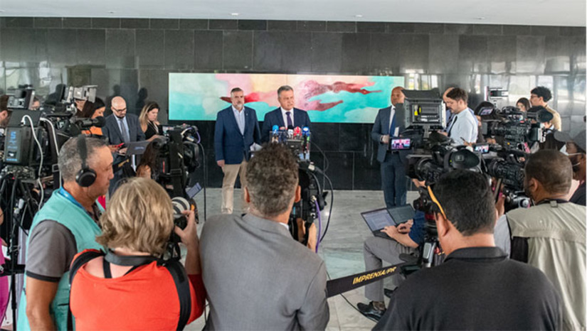 Imagem 1 - A ampliação do prazo, conforme o ministro da Casa Civil, visa garantir a conclusão do envio de documentos. Governo espera ultrapassar 20 mil propostas inscritas. Os editais já têm reservado R$ 136 bilhões para as obras, para construções nas áreas da Educação, da Saúde, das Cidades, da Cultura, dos Esportes e da Justiça e Segurança Pública. Imagem 1 - A ampliação do prazo, conforme o ministro da Casa Civil, visa garantir a conclusão do envio de documentos. Governo espera ultrapassar 20 mil propostas inscritas. Os editais já têm reservado R$ 136 bilhões para as obras, para construções nas áreas da Educação, da Saúde, das Cidades, da Cultura, dos Esportes e da Justiça e Segurança Pública.
