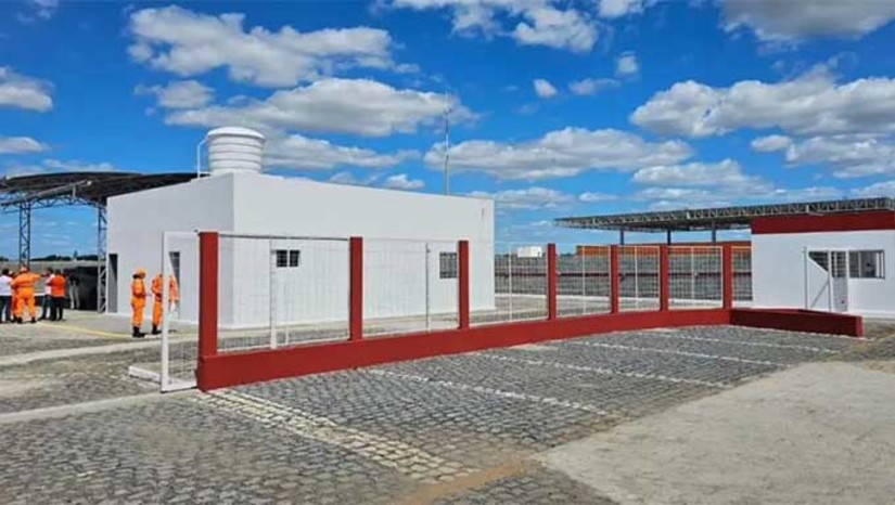 Imagem 1 -  A unidade atenderá 12 municípios da região do Alto Oeste e é uma parceria com a prefeitura municipal e conta com alojamento de soldados e sargentos, refeitório, sala do comando e banheiros.  A Unidade possui importância estratégica dentro da área de urgência e emergência de atendimento do Corpo de Bombeiros e, para isso, contará com 16 bombeiros diariamente, uma ambulância de suporte básico e um caminhão auto bomba tanque, garantindo mais agilidade nas ocorrências. 