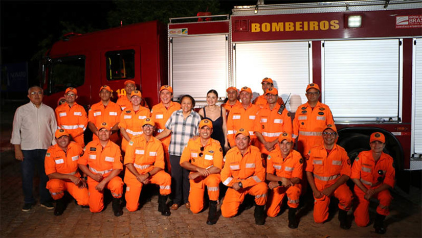 Imagem 1 - Fátima inaugura novo quartel dos bombeiros e anuncia delegacia regional para Apodi em 2024. A inauguração oficial do novo quartel do Corpo de Bombeiros Militar do município aconteceu nesta terça-feira (21). A unidade já está funcionando desde o dia 18 de outubro beneficiando, em média, 120 mil pessoas, de 12 municípios. Na ocasião, a Governadora do RN anunciou a instalação de uma delegacia regional em Apodi, que, segundo a gestora, vai contribuir para reforçar a segurança da região. Imagem 1 - Fátima inaugura novo quartel dos bombeiros e anuncia delegacia regional para Apodi em 2024. A inauguração oficial do novo quartel do Corpo de Bombeiros Militar do município aconteceu nesta terça-feira (21). A unidade já está funcionando desde o dia 18 de outubro beneficiando, em média, 120 mil pessoas, de 12 municípios. Na ocasião, a Governadora do RN anunciou a instalação de uma delegacia regional em Apodi, que, segundo a gestora, vai contribuir para reforçar a segurança da região.