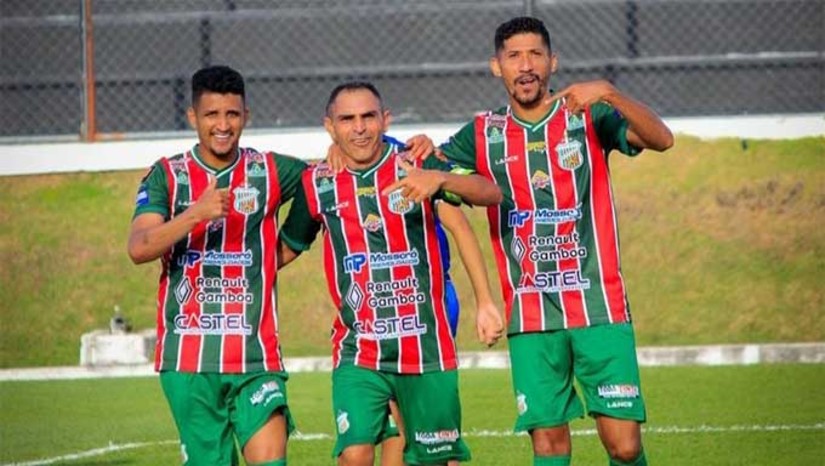Imagem 1 - A decisão foi tomada após a informação de que o Mossoró Esporte Clube registrou atualização do seu Estatuto Social em outubro de 2013, se propondo a praticar o futebol em caráter amador, o que torna o clube inadequado a participar do Campeonato Potiguar Segunda Divisão, competição profissional. O Leão do Oeste havia sido o segundo colocado na disputa por pontos corridos, com 18 pontos - seis a menos que o MEC. Após constatar a irregularidade, o Baraúnas retorna para a primeira divisão do estadual, de onde foi rebaixado em 2018. Imagem 1 - A decisão foi tomada após a informação de que o Mossoró Esporte Clube registrou atualização do seu Estatuto Social em outubro de 2013, se propondo a praticar o futebol em caráter amador, o que torna o clube inadequado a participar do Campeonato Potiguar Segunda Divisão, competição profissional. O Leão do Oeste havia sido o segundo colocado na disputa por pontos corridos, com 18 pontos - seis a menos que o MEC. Após constatar a irregularidade, o Baraúnas retorna para a primeira divisão do estadual, de onde foi rebaixado em 2018.