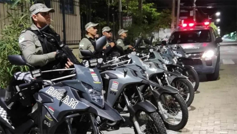 Imagem 1 - Forças de segurança do RN prenderam 460 pessoas em três meses da Operação Paz. A operação, que vem sendo desenvolvida em todo o território nacional, com a integração entre as forças de segurança pública, tem o objetivo de reduzir os crimes de homicídio. Somente no Rio Grande do Norte, 460 pessoas foram presas, desde o início da operação. Deste total, 92 detidos são considerados diretamente envolvidos com assassinatos cometidos em território potiguar. Imagem 1 - Forças de segurança do RN prenderam 460 pessoas em três meses da Operação Paz. A operação, que vem sendo desenvolvida em todo o território nacional, com a integração entre as forças de segurança pública, tem o objetivo de reduzir os crimes de homicídio. Somente no Rio Grande do Norte, 460 pessoas foram presas, desde o início da operação. Deste total, 92 detidos são considerados diretamente envolvidos com assassinatos cometidos em território potiguar.