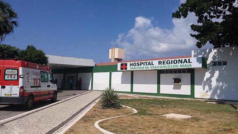 Imagem 1 -  O Governo do Estado entrou em acordo com os médicos de Mossoró, no início de hoje em reunião mediada pelo promotor de Justiça Rodrigo Pessoa de Morais.   Os médicos Anestesiologistas, cobravam pagamentos em atraso referente aos meses de abril, maio, junho, julho e agosto de 2023. Na reunião, o Estado se comprometeu que paga este valor agora em dezembro.    Já os meses de setembro, outubro, novembro e dezembro, haverá uma nova reunião no início do próximo ano para o Governo do Estado apresentar um calendário de pagamento.
