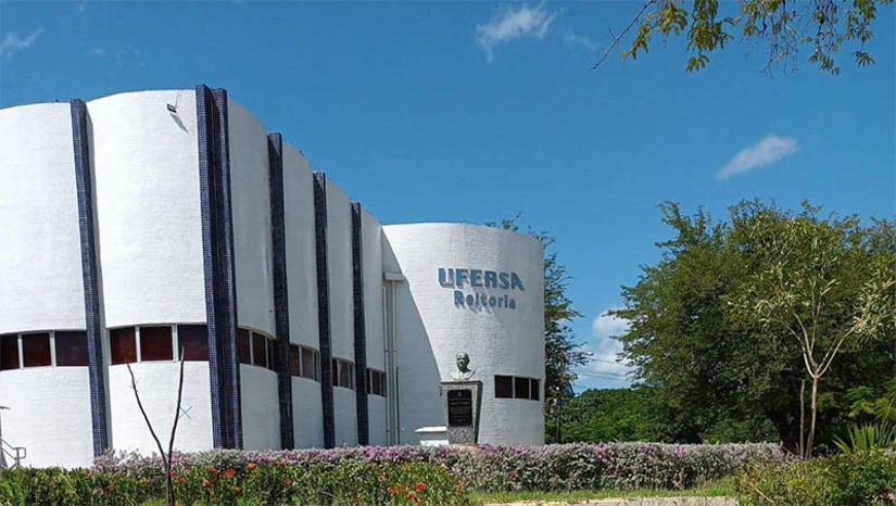 Imagem 1 -  Ufersa é contemplada com R$ 5,5 milhões em emendas e 41 nova vagas para professores     . A Portaria com a redistribuição de cargos e códigos de vagas para as Instituições Federais de Ensino Superior (IFES) foi publicada nesta quarta-feira (6), no Diário Oficial da União.  “Essas conquistas são resultados de muitas idas e vindas a Brasília em busca de soluções e recursos para o bom funcionamento da nossa Universidade”, considerou a reitora da Ufersa, professora Ludimilla Oliveira.     