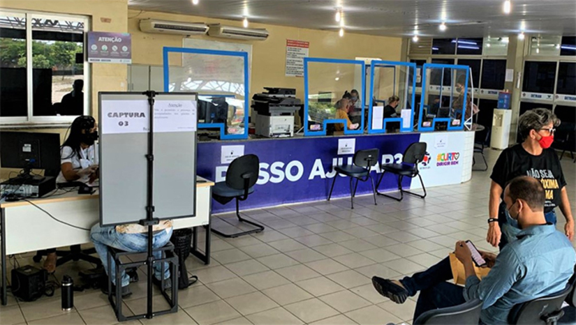 Imagem 1 -  No último dia 22 de novembro, aos servidores já haviam realizado uma paralisação que comprometeu os atendimentos no órgão. A nova parada acontece por 48 horas, nos dias 14 e 15 de dezembro, quinta e sexta-feira dessa semana. A medida será mais um protesto contra o Governo do Estado, que segundo a categoria, até então segue inerte, sem atender as reivindicações. Entre outras demandas, os trabalhadores reivindicam: reposição salarial; concurso público, prometido desde o começo de 2019; reestruturação do Plano de Cargos, Carreiras e Remuneração (PCCR); e a implementação de promoções.