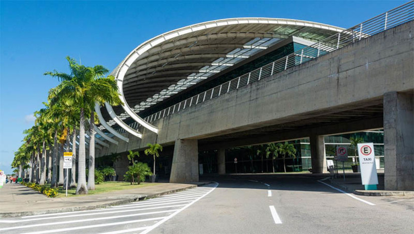 Imagem 1 -  PL para viabilizar a relicitação do Aeroporto Aluízio Alves deve ser votado esta semana. Nesta terça-feira (19), a governadora Fátima Bezerra se reuniu com o ministro Silvio Costa, dos Portos e Aeroportos, para acompanhar as tratativas relacionadas à aprovação do Projeto de Lei do Congresso Nacional 39/23. Segundo a gestora, o projeto permite a abertura de crédito suplementar para o atendimento de despesas de administração do Ministério dos Portos e Aeroportos. O dinheiro será utilizado para a indenização da atual concessionária do terminal potiguar, a Inframérica.
