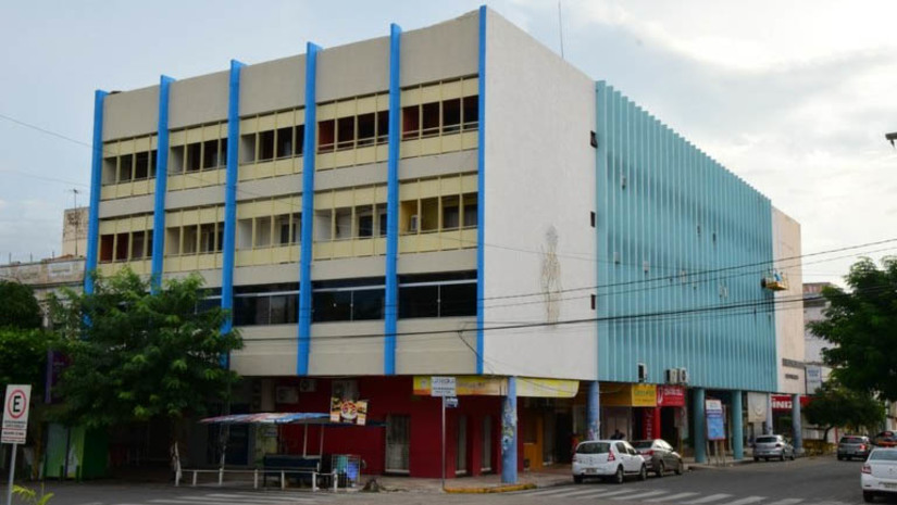 Imagem 1 - Vereadores aprovam aumento dos próprios salários, do prefeito, vice e secretários de Mossoró. Os Projetos de Lei 136/2023 e 137/2023 foram aprovados nesta quarta-feira (20), por 14 votos a 6. Com a decisão, os salários dos vereadores passam dos atuais R$ 12.600, para R$ 17.387 (valor bruto, sem descontos). Já o gestor municipal passará a receber R$ 34.774; vice-prefeito (a): R$ 24.774; e secretários municipais (a): R$ 16.880. O aumento vale para a próxima legislatura (2025/2028). Imagem 1 - Vereadores aprovam aumento dos próprios salários, do prefeito, vice e secretários de Mossoró. Os Projetos de Lei 136/2023 e 137/2023 foram aprovados nesta quarta-feira (20), por 14 votos a 6. Com a decisão, os salários dos vereadores passam dos atuais R$ 12.600, para R$ 17.387 (valor bruto, sem descontos). Já o gestor municipal passará a receber R$ 34.774; vice-prefeito (a): R$ 24.774; e secretários municipais (a): R$ 16.880. O aumento vale para a próxima legislatura (2025/2028).