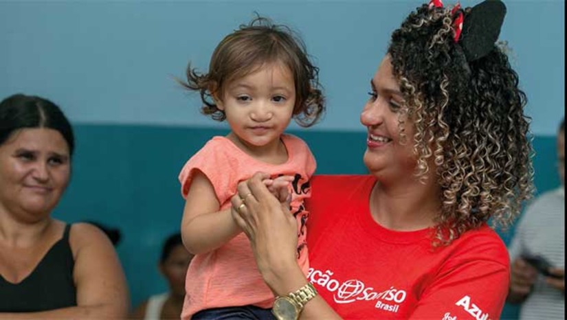 Imagem 1 -  A triagem dos pacientes está marcada para o dia 7 de janeiro às 8h, no Centro Especializado em Reabilitação (CER) Benomia Maria Rebouças, localizado no bairro Santo Antônio. Todos os indivíduos com fissura labiopalatina, independentemente da idade, são convidados a participar As cirurgias estão programadas para começar a partir de 9 de janeiro e serão realizadas no Hospital Wilson Rosado. Para mais informações sobre o programa cirúrgico em Mossoró, entre em contato com Nipson Araújo pelo telefone (84) 98165-6819 ou Ályda Mendes pelo telefone (84) 98751-4776 via Whatsapp.