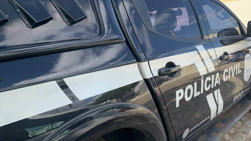 Imagem 1 - PC cumpre mandado de internação contra adolescente suspeito de tentativa de latrocínio. O mandado foi cumprido pela equipe de polícia civil de Luís Gomes, no alto oeste do RN. No mês de novembro, o menor, de 16 anos, roubou uma motocicleta, juntamente com um comparsa, e efetuou um disparo de arma de fogo em direção à vítima. Após ser apreendido, ele foi conduzido para o Centro de Atendimento Socioeducativo Provisório - (CASEP) Oeste, localizado em Mossoró, onde ficará à disposição da justiça. Imagem 1 - PC cumpre mandado de internação contra adolescente suspeito de tentativa de latrocínio. O mandado foi cumprido pela equipe de polícia civil de Luís Gomes, no alto oeste do RN. No mês de novembro, o menor, de 16 anos, roubou uma motocicleta, juntamente com um comparsa, e efetuou um disparo de arma de fogo em direção à vítima. Após ser apreendido, ele foi conduzido para o Centro de Atendimento Socioeducativo Provisório - (CASEP) Oeste, localizado em Mossoró, onde ficará à disposição da justiça.