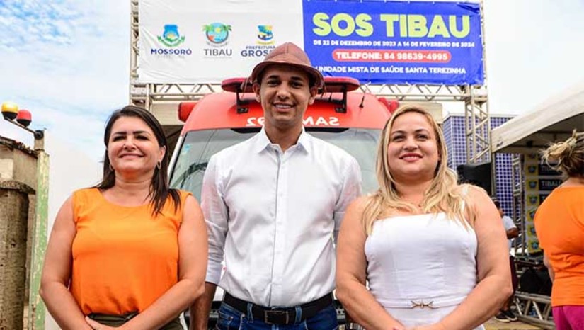 Imagem 1 -  A medida se dá para garantia da maior assistência em saúde e segurança dos turistas que frequentam a Costa Branca potiguar, muitos deles mossoroenses que desfrutam das cidades vizinhas na alta estação. A solenidade de assinatura do convênio entre os três municípios aconteceu na Unidade Mista de Saúde Santa Terezinha, em Tibau, local que abriga a base durante este verão. O funcionamento ocorre das 19h da sexta-feira às 7h da segunda-feira, até o dia 14 de fevereiro de 2024, quando se encerra o Carnaval. Telefone da base do SAMU no litoral: (84) 98639-4995.