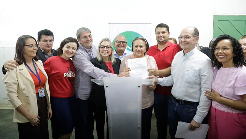 Imagem 1 - Emendas coletivas da bancada potiguar garantem mais R$ 3,4 milhões para a Saúde. Nesta sexta-feira (22) a governadora Fátima Bezerra, assinou ordens de serviço que autorizam o início do investimento do valor em três unidades de saúde do Rio Grande do Norte. Serão beneficiados o Hospital Geral Dr. João Machado (HGJM), o Centro Estadual de Reabilitação e Atenção Ambulatorial Especializada (Cerae-RN) e o Hemocentro Dalton Cunha, com obras que darão conta de construção, reforma e ampliação. Imagem 1 - Emendas coletivas da bancada potiguar garantem mais R$ 3,4 milhões para a Saúde. Nesta sexta-feira (22) a governadora Fátima Bezerra, assinou ordens de serviço que autorizam o início do investimento do valor em três unidades de saúde do Rio Grande do Norte. Serão beneficiados o Hospital Geral Dr. João Machado (HGJM), o Centro Estadual de Reabilitação e Atenção Ambulatorial Especializada (Cerae-RN) e o Hemocentro Dalton Cunha, com obras que darão conta de construção, reforma e ampliação.