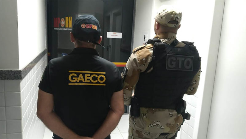 Imagem 1 - Recorde: MPRN realizou 45 operações de combate à criminalidade em 2023. O número representa um aumento de 40% em relação ao ano passado, quando foram realizadas 32 operações no mesmo período. Ao todo, as operações resultaram em 89 prisões e em 302 cumprimentos de mandados de busca e apreensão. A atuação do MPRN assegurou a captura e/ou bloqueio de R$ 34 milhões em recursos de organizações criminosas. Imagem 1 - Recorde: MPRN realizou 45 operações de combate à criminalidade em 2023. O número representa um aumento de 40% em relação ao ano passado, quando foram realizadas 32 operações no mesmo período. Ao todo, as operações resultaram em 89 prisões e em 302 cumprimentos de mandados de busca e apreensão. A atuação do MPRN assegurou a captura e/ou bloqueio de R$ 34 milhões em recursos de organizações criminosas.