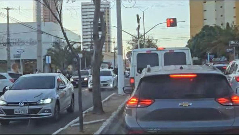 Imagem 1 -  Calendário de Licenciamento de Veículos do RN para 2024 começa em fevereiro. Devem pagar o licenciamento anual até fevereiro os veículos com placas finais 1 e 2. O valor do tributo não sofreu reajuste e permanece o mesmo cobrado desde 2019, sendo R$ 90,00, independente do ano ou modelo do veículo. A taxa alcança toda a frota de veículos do Rio Grande do Norte (1.546.000). 