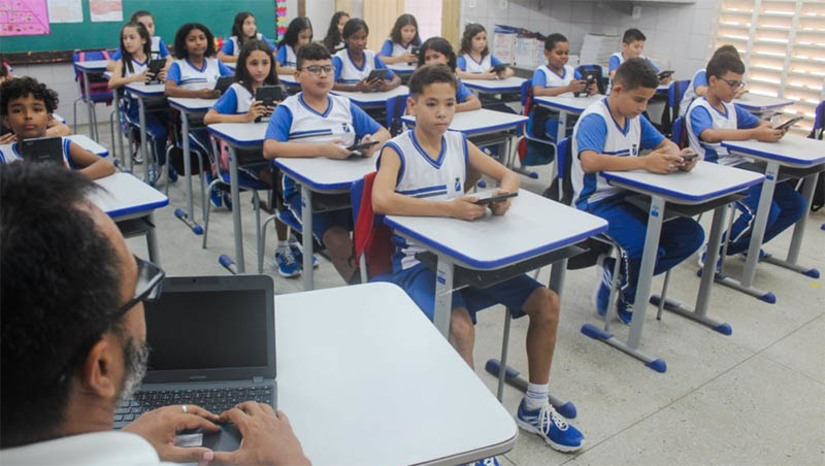 Imagem 1 - Município de Natal deve realizar concurso com 710 vagas para professores. O certame será possível após a aprovação de uma projeto de lei do executivo, que atualiza e moderniza a carreira de professores da rede pública de Educação do Município. Além de renovar o quadro do Magistério municipal, o concurso vai suprir a defasagem do corpo docente, inclusive a necessidade de preenchimento de novas funções como professor para Atendimento Educacional Especializado (AEE) e intérprete de libras. Será o primeiro concurso realizado na rede municipal desde 2015. Imagem 1 - Município de Natal deve realizar concurso com 710 vagas para professores. O certame será possível após a aprovação de uma projeto de lei do executivo, que atualiza e moderniza a carreira de professores da rede pública de Educação do Município. Além de renovar o quadro do Magistério municipal, o concurso vai suprir a defasagem do corpo docente, inclusive a necessidade de preenchimento de novas funções como professor para Atendimento Educacional Especializado (AEE) e intérprete de libras. Será o primeiro concurso realizado na rede municipal desde 2015.