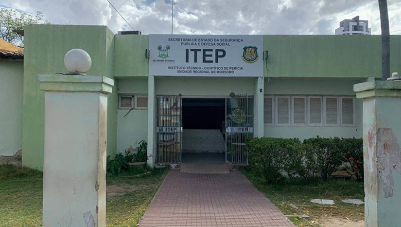 Imagem 1 - Mossoró registra redução de 45% nos crimes que resultaram em morte em 2023. De acordo com o delegado Caio Fábio, da DHPP, a redução se deve, principalmente, à atuação conjunta das diversas forças de segurança do município que, durante este ano, desenvolveram um trabalho intenso no combate à criminalidade. Outro fator importante é o número de inquéritos que foram concluídos e remetidos à justiça, o que garantiu um maior número de prisões. Imagem 1 - Mossoró registra redução de 45% nos crimes que resultaram em morte em 2023. De acordo com o delegado Caio Fábio, da DHPP, a redução se deve, principalmente, à atuação conjunta das diversas forças de segurança do município que, durante este ano, desenvolveram um trabalho intenso no combate à criminalidade. Outro fator importante é o número de inquéritos que foram concluídos e remetidos à justiça, o que garantiu um maior número de prisões.