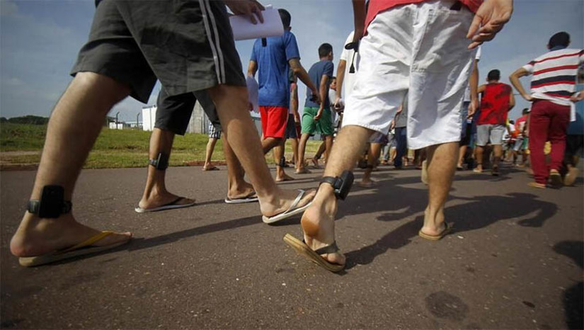 Imagem 1 -  Fim dos 'saidões' dos presos do semiaberto é pauta no Senado. As notícias de evasão e de crimes no período retomaram a discussão sobre a permanência desse mecanismo de ressocialização. Após o Natal de 2023, o governo de São Paulo informou que 398 dos beneficiados foram recapturados por novos delitos. Também em dezembro, um criminoso que usufruía do saidão confessou às autoridades que matou a cozinheira Renata Teles em um hotel em Campinas (SP). Em agosto de 2022 a Câmara aprovou um PL visando acabar com o “saidão”, texto que agora tramita na Comissão de Segurança Pública do Senado.