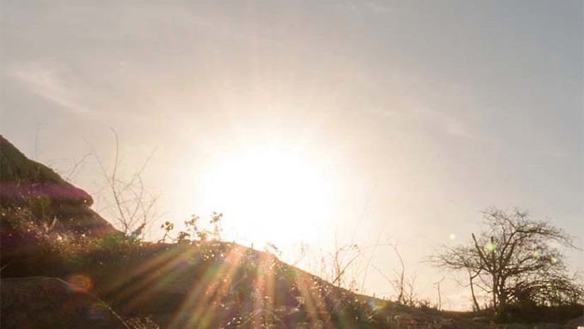 Imagem 1 -  Segundo informações do Inmet, O primeiro fim de semana de 2024 no Rio Grande do Norte será de Sol com nuvens em grande parte do Estado. Para Mossoró a previsão é de Sol com muitas nuvens e intensidade do vento de fraco a moderado. As temperaturas devem ficar entre 24ºC e 26ºC durante o fim de semana. O destaque de maior temperatura fica para Caicó, na região do Seridó, com máxima de 41ºC ainda nesta sexta-feira (05) e de 40ºC no domingo (07).